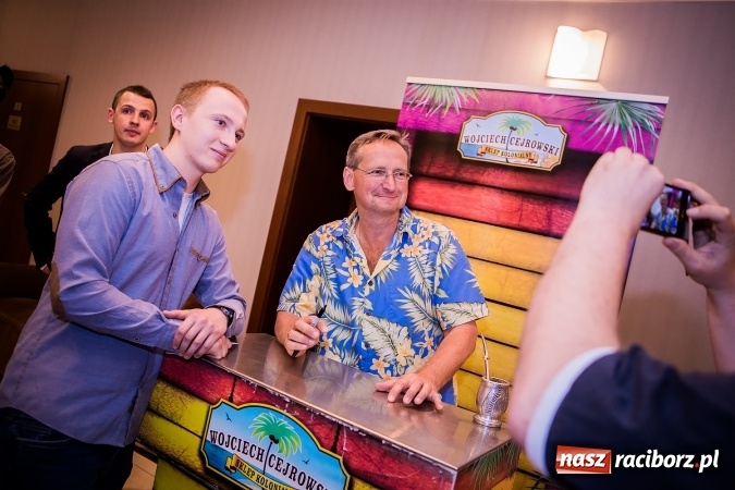 Zdjęcie w galerii na portalu naszraciborz.pl: Wojciech Cejrowski bawił w Raciborskim Centrum Kultury wiadomości z regionu