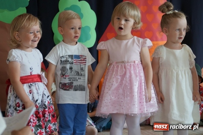 Zdjęcie w galerii na portalu naszraciborz.pl: Zakochani w swoich mamach! Dzień Matki w Przedszkolu w Łęgu  wiadomości z regionu