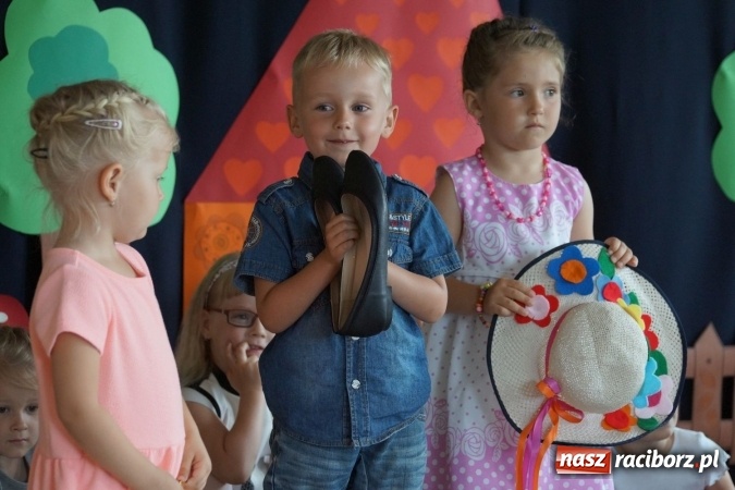 Zdjęcie w galerii na portalu naszraciborz.pl: Zakochani w swoich mamach! Dzień Matki w Przedszkolu w Łęgu  wiadomości z regionu