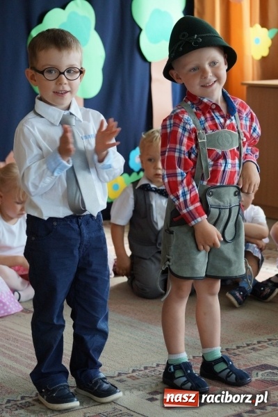 Zdjęcie w galerii na portalu naszraciborz.pl: Zakochani w swoich mamach! Dzień Matki w Przedszkolu w Łęgu  wiadomości z regionu