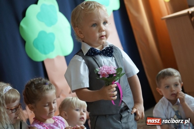 Zdjęcie w galerii na portalu naszraciborz.pl: Zakochani w swoich mamach! Dzień Matki w Przedszkolu w Łęgu  wiadomości z regionu