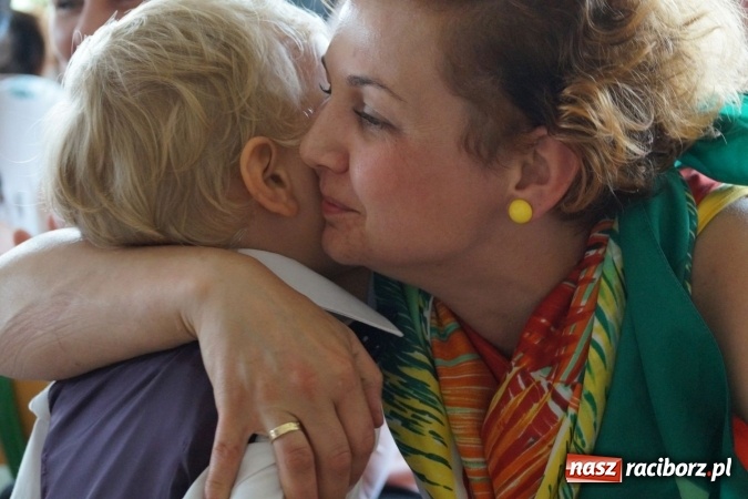 Zdjęcie w galerii na portalu naszraciborz.pl: Zakochani w swoich mamach! Dzień Matki w Przedszkolu w Łęgu  wiadomości z regionu