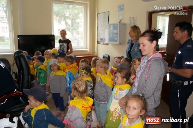 Zdjęcie w galerii na portalu naszraciborz.pl: Przedszkolaki z wizytą u raciborskich policjantów  wiadomości z regionu