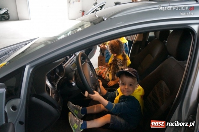 Zdjęcie w galerii na portalu naszraciborz.pl: Przedszkolaki z wizytą u raciborskich policjantów  wiadomości z regionu