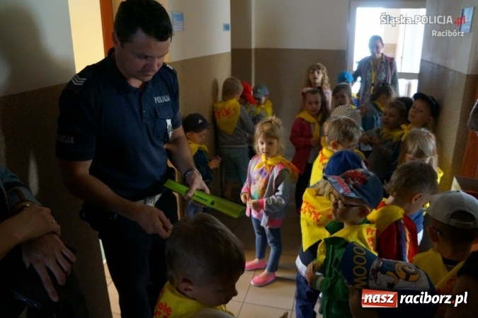 Zdjęcie w galerii na portalu naszraciborz.pl: Przedszkolaki z wizytą u raciborskich policjantów  wiadomości z regionu