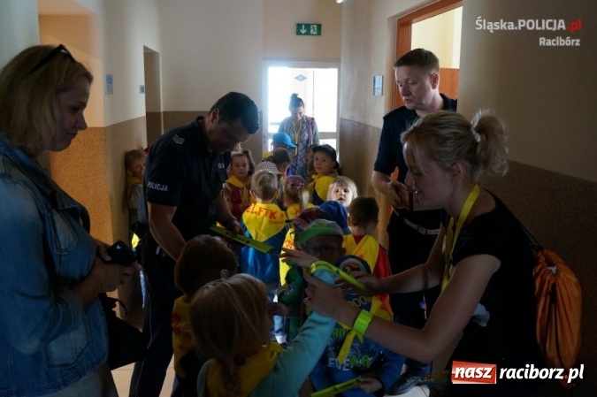 Zdjęcie w galerii na portalu naszraciborz.pl: Przedszkolaki z wizytą u raciborskich policjantów  wiadomości z regionu