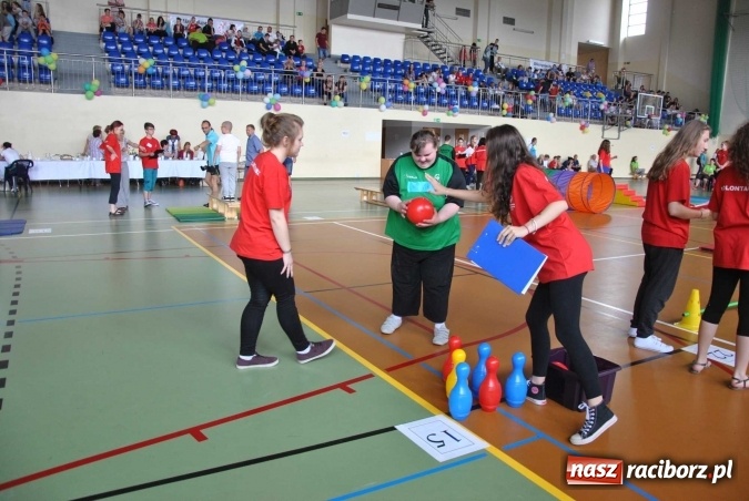 Zdjęcie w galerii na portalu naszraciborz.pl: XIX Śląski Dzień Treningowy Programu Aktywności Motorycznej Olimpiad Specjalnych z udziałem raciborskiego Huraganu wiadomości z regionu