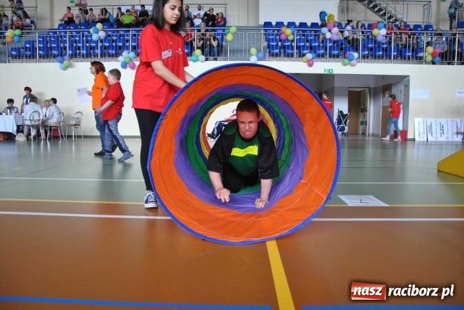 Zdjęcie w galerii na portalu naszraciborz.pl: XIX Śląski Dzień Treningowy Programu Aktywności Motorycznej Olimpiad Specjalnych z udziałem raciborskiego Huraganu wiadomości z regionu