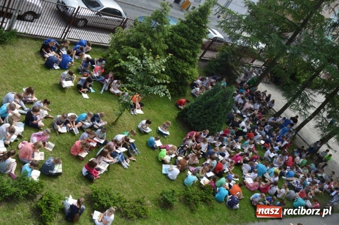Zdjęcie w galerii na portalu naszraciborz.pl: Jak nie czytam, jak czytam - bronią się uczniowie SP 4  wiadomości z regionu