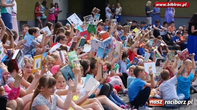 Zdjęcie w galerii na portalu naszraciborz.pl: Jak nie czytam, jak czytam – akcja masowego czytania w Raciborzu  wiadomości z regionu
