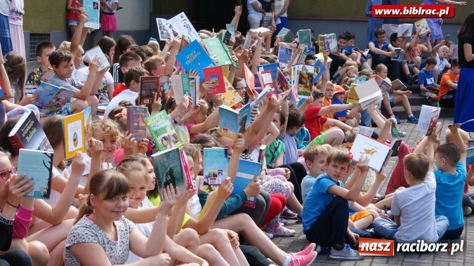 Zdjęcie w galerii na portalu naszraciborz.pl: Jak nie czytam, jak czytam – akcja masowego czytania w Raciborzu  wiadomości z regionu