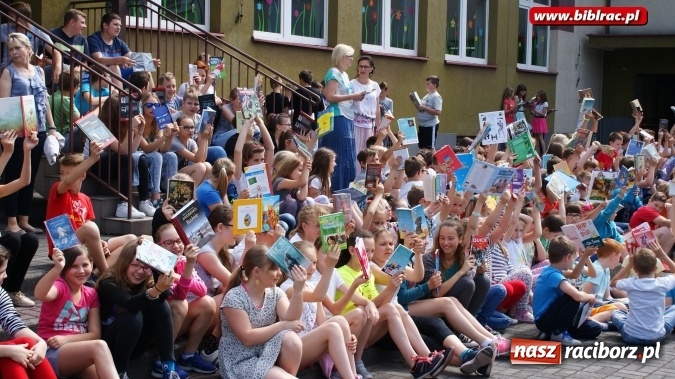 Zdjęcie w galerii na portalu naszraciborz.pl: Jak nie czytam, jak czytam – akcja masowego czytania w Raciborzu  wiadomości z regionu