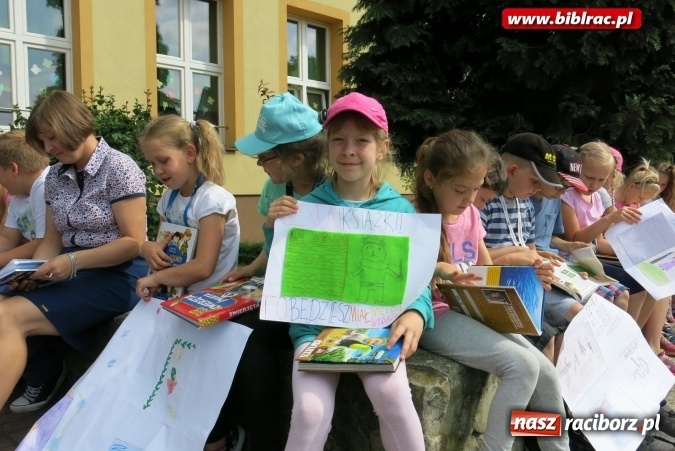 Zdjęcie w galerii na portalu naszraciborz.pl: Jak nie czytam, jak czytam – akcja masowego czytania w Raciborzu  wiadomości z regionu
