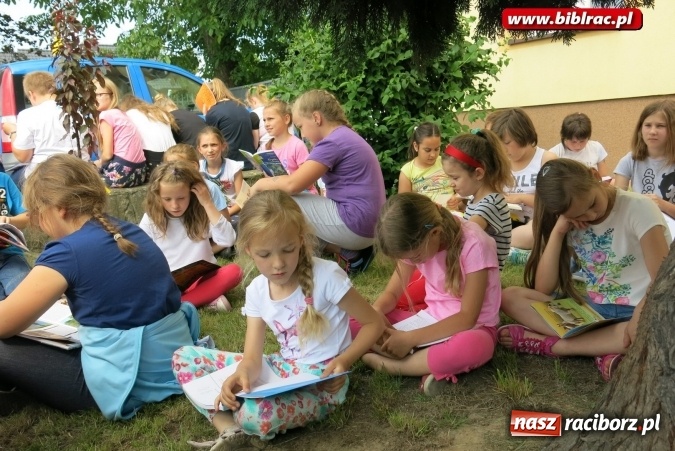 Zdjęcie w galerii na portalu naszraciborz.pl: Jak nie czytam, jak czytam – akcja masowego czytania w Raciborzu  wiadomości z regionu