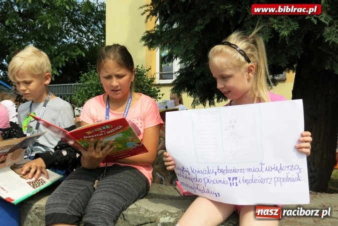 Zdjęcie w galerii na portalu naszraciborz.pl: Jak nie czytam, jak czytam – akcja masowego czytania w Raciborzu  wiadomości z regionu