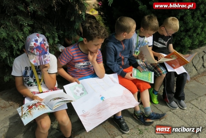 Zdjęcie w galerii na portalu naszraciborz.pl: Jak nie czytam, jak czytam – akcja masowego czytania w Raciborzu  wiadomości z regionu