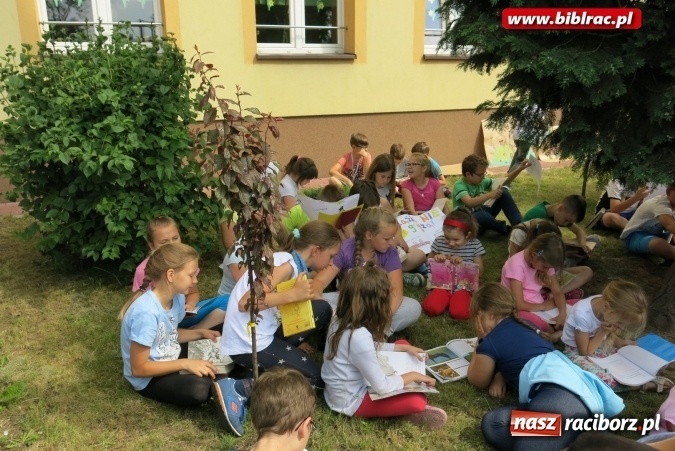 Zdjęcie w galerii na portalu naszraciborz.pl: Jak nie czytam, jak czytam – akcja masowego czytania w Raciborzu  wiadomości z regionu