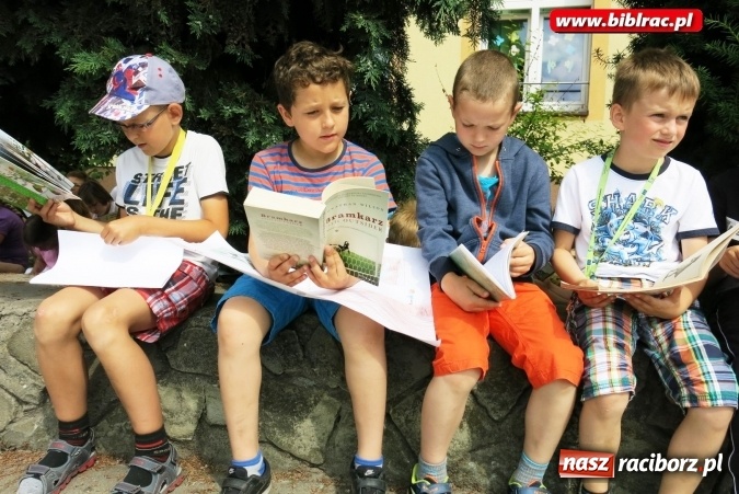 Zdjęcie w galerii na portalu naszraciborz.pl: Jak nie czytam, jak czytam – akcja masowego czytania w Raciborzu  wiadomości z regionu