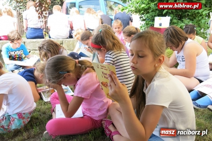 Zdjęcie w galerii na portalu naszraciborz.pl: Jak nie czytam, jak czytam – akcja masowego czytania w Raciborzu  wiadomości z regionu