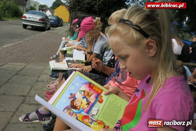 Zdjęcie w galerii na portalu naszraciborz.pl: Jak nie czytam, jak czytam – akcja masowego czytania w Raciborzu  wiadomości z regionu