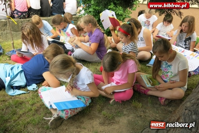 Zdjęcie w galerii na portalu naszraciborz.pl: Jak nie czytam, jak czytam – akcja masowego czytania w Raciborzu  wiadomości z regionu