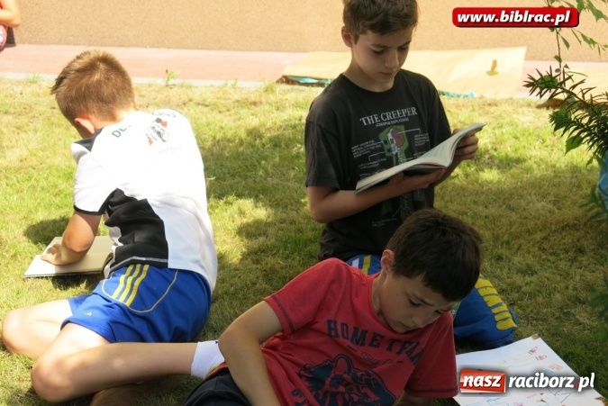 Zdjęcie w galerii na portalu naszraciborz.pl: Jak nie czytam, jak czytam – akcja masowego czytania w Raciborzu  wiadomości z regionu