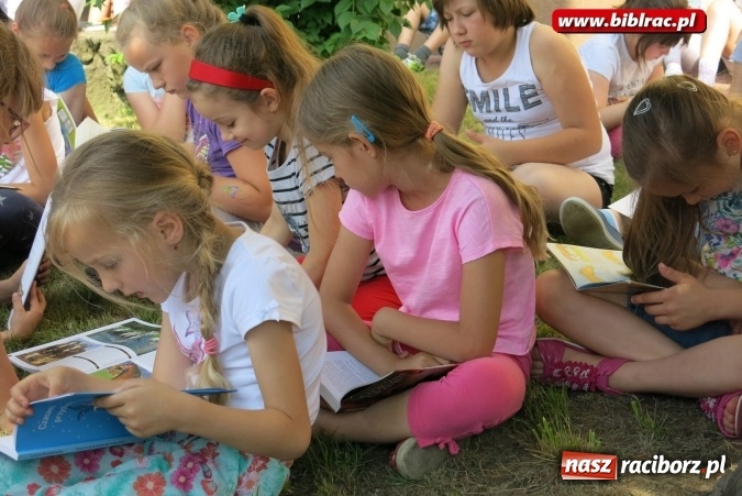 Zdjęcie w galerii na portalu naszraciborz.pl: Jak nie czytam, jak czytam – akcja masowego czytania w Raciborzu  wiadomości z regionu