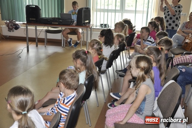 Zdjęcie w galerii na portalu naszraciborz.pl: Młodzież z przeszłością dzieciom z przyszłością - udany projekt uczni&oacute;w Gimnazjum nr 6 wiadomości z regionu