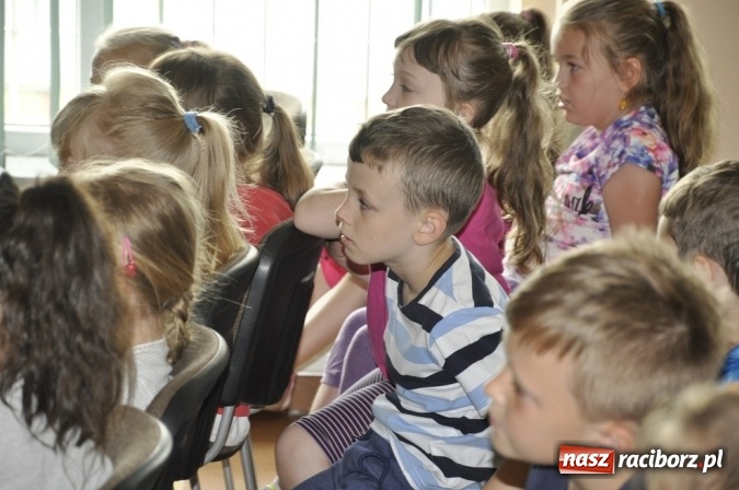 Zdjęcie w galerii na portalu naszraciborz.pl: Młodzież z przeszłością dzieciom z przyszłością - udany projekt uczni&oacute;w Gimnazjum nr 6 wiadomości z regionu