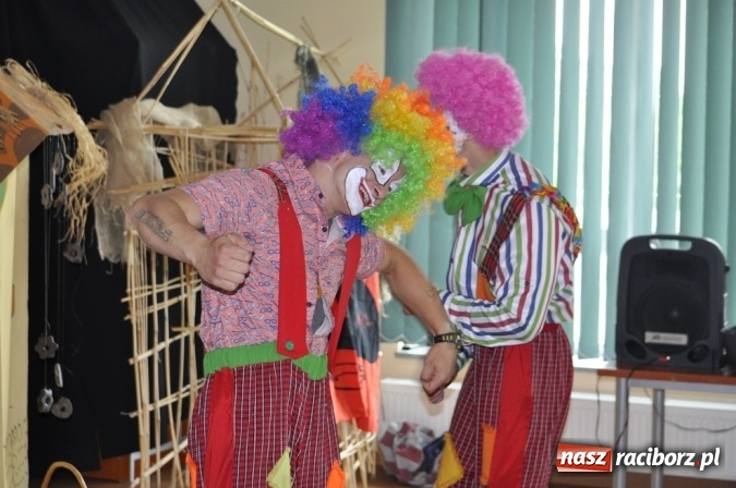 Zdjęcie w galerii na portalu naszraciborz.pl: Młodzież z przeszłością dzieciom z przyszłością - udany projekt uczni&oacute;w Gimnazjum nr 6 wiadomości z regionu