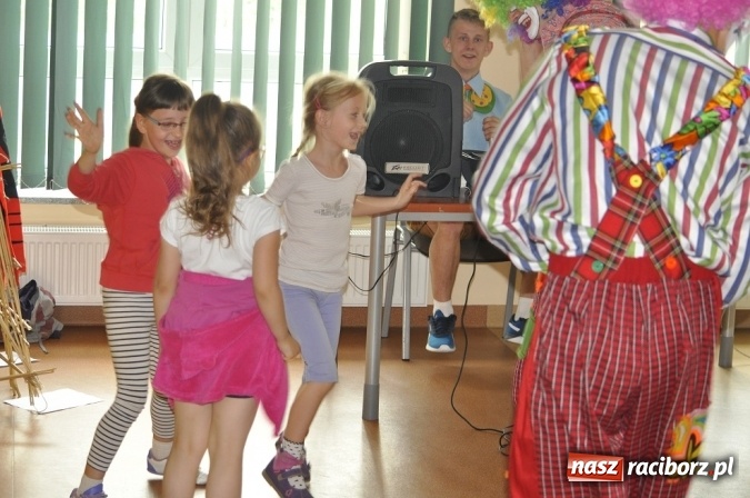 Zdjęcie w galerii na portalu naszraciborz.pl: Młodzież z przeszłością dzieciom z przyszłością - udany projekt uczni&oacute;w Gimnazjum nr 6 wiadomości z regionu