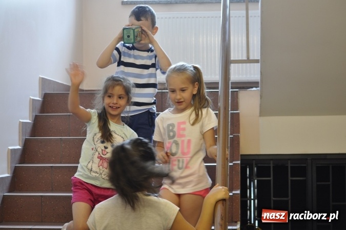 Zdjęcie w galerii na portalu naszraciborz.pl: Młodzież z przeszłością dzieciom z przyszłością - udany projekt uczni&oacute;w Gimnazjum nr 6 wiadomości z regionu