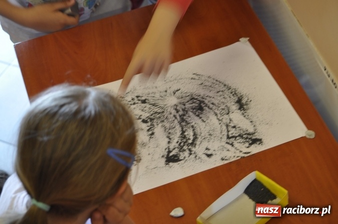 Zdjęcie w galerii na portalu naszraciborz.pl: Młodzież z przeszłością dzieciom z przyszłością - udany projekt uczni&oacute;w Gimnazjum nr 6 wiadomości z regionu