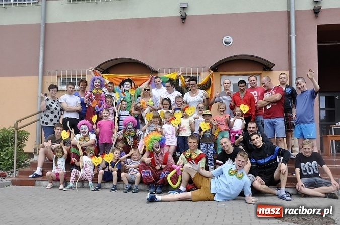 Zdjęcie w galerii na portalu naszraciborz.pl: Młodzież z przeszłością dzieciom z przyszłością - udany projekt uczni&oacute;w Gimnazjum nr 6 wiadomości z regionu