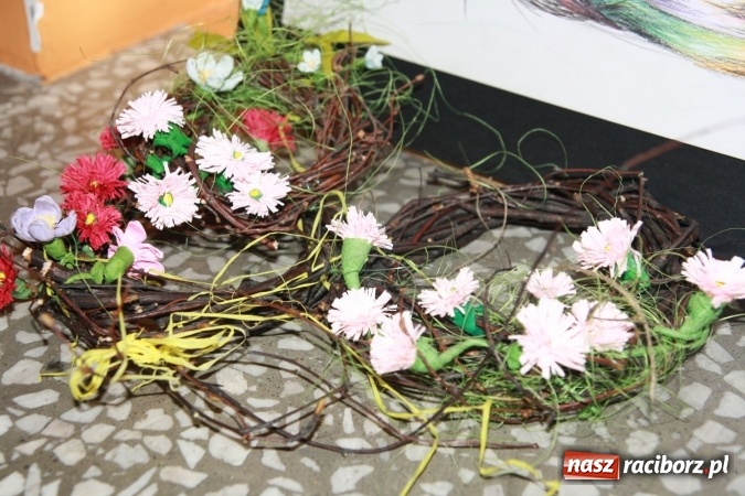 Zdjęcie w galerii na portalu naszraciborz.pl: Bibułkarstwo w GCK Nędza - zanikające rękodzieło  wiadomości z regionu