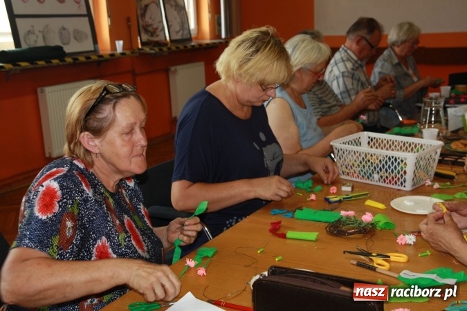 Zdjęcie w galerii na portalu naszraciborz.pl: Bibułkarstwo w GCK Nędza - zanikające rękodzieło  wiadomości z regionu