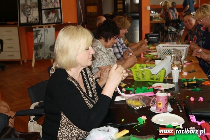 Zdjęcie w galerii na portalu naszraciborz.pl: Bibułkarstwo w GCK Nędza - zanikające rękodzieło  wiadomości z regionu