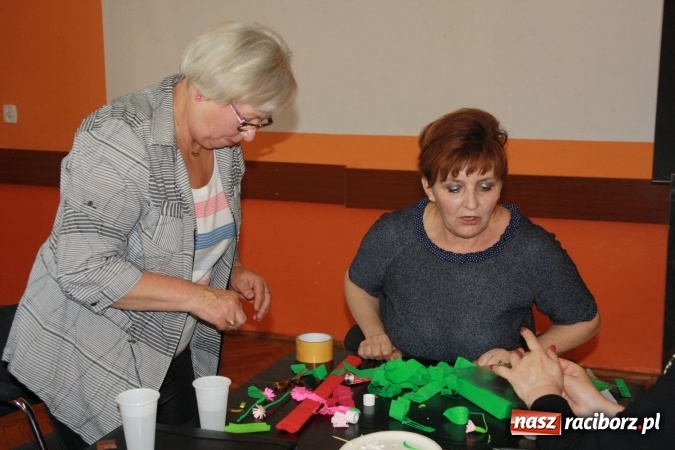 Zdjęcie w galerii na portalu naszraciborz.pl: Bibułkarstwo w GCK Nędza - zanikające rękodzieło  wiadomości z regionu