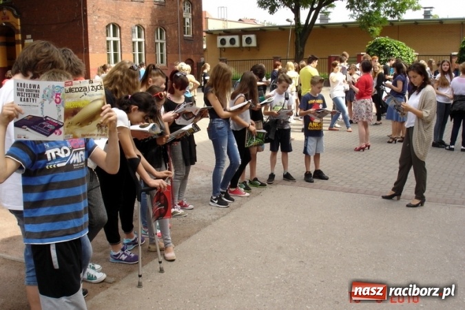 Zdjęcie w galerii na portalu naszraciborz.pl: Jak nie czytam, jak czytam – ustanawiamy rekord czytania!  wiadomości z regionu