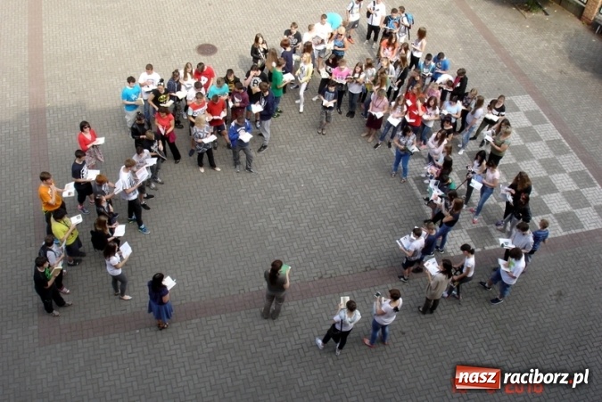 Zdjęcie w galerii na portalu naszraciborz.pl: Jak nie czytam, jak czytam – ustanawiamy rekord czytania!  wiadomości z regionu