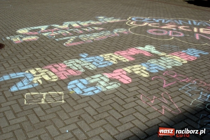 Zdjęcie w galerii na portalu naszraciborz.pl: Jak nie czytam, jak czytam – ustanawiamy rekord czytania!  wiadomości z regionu