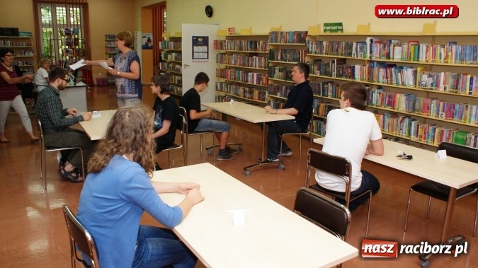 Zdjęcie w galerii na portalu naszraciborz.pl: W grze o tron zwycięża się albo umiera! – za nami konkurs wiedzy w bibliotece  wiadomości z regionu