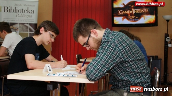 Zdjęcie w galerii na portalu naszraciborz.pl: W grze o tron zwycięża się albo umiera! – za nami konkurs wiedzy w bibliotece  wiadomości z regionu