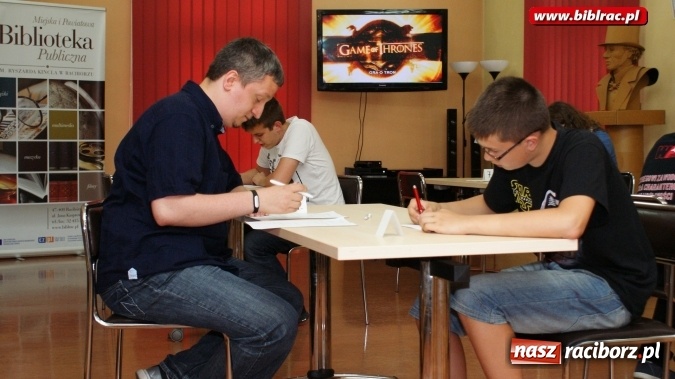 Zdjęcie w galerii na portalu naszraciborz.pl: W grze o tron zwycięża się albo umiera! – za nami konkurs wiedzy w bibliotece  wiadomości z regionu