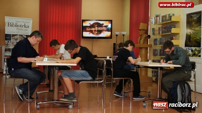Zdjęcie w galerii na portalu naszraciborz.pl: W grze o tron zwycięża się albo umiera! – za nami konkurs wiedzy w bibliotece  wiadomości z regionu