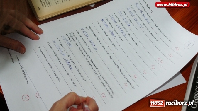 Zdjęcie w galerii na portalu naszraciborz.pl: W grze o tron zwycięża się albo umiera! – za nami konkurs wiedzy w bibliotece  wiadomości z regionu