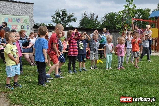 Zdjęcie w galerii na portalu naszraciborz.pl: Sportowo i artystycznie dla Mamy i Taty. Festyn w Domowym Przedszkolu wiadomości z regionu