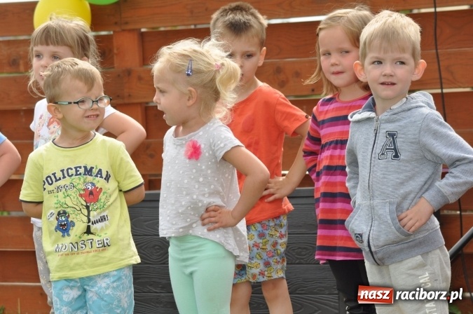 Zdjęcie w galerii na portalu naszraciborz.pl: Sportowo i artystycznie dla Mamy i Taty. Festyn w Domowym Przedszkolu wiadomości z regionu