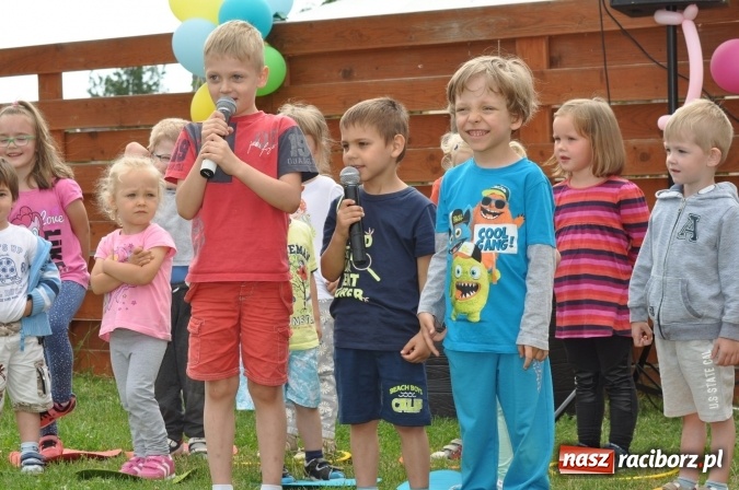 Zdjęcie w galerii na portalu naszraciborz.pl: Sportowo i artystycznie dla Mamy i Taty. Festyn w Domowym Przedszkolu wiadomości z regionu