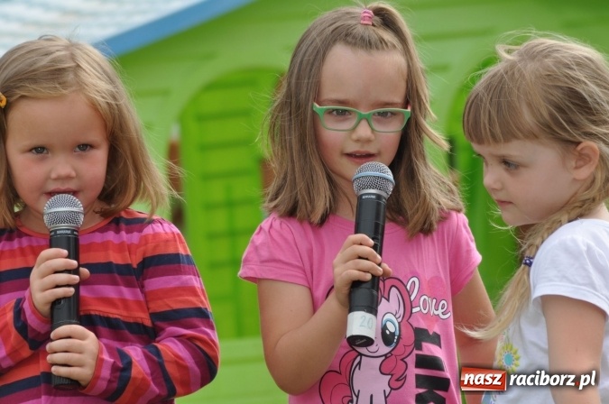 Zdjęcie w galerii na portalu naszraciborz.pl: Sportowo i artystycznie dla Mamy i Taty. Festyn w Domowym Przedszkolu wiadomości z regionu